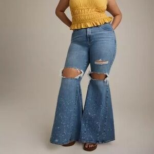 TORRID Festi  Sky-High Super Flare Jeans NWT (10 Short)